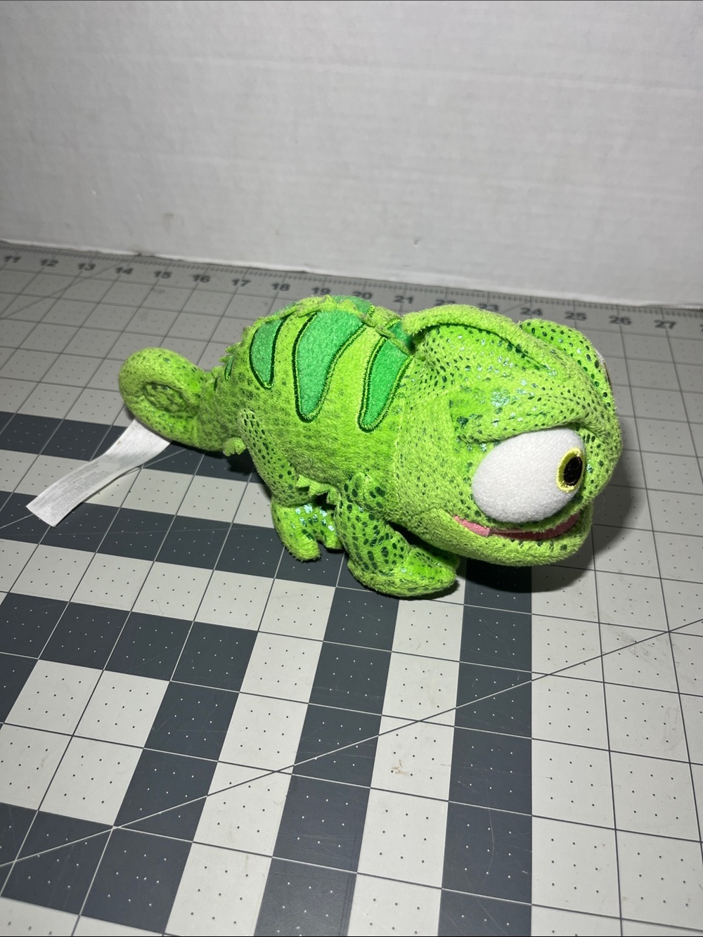 Disney tangled pascal - Picture 5 of 8